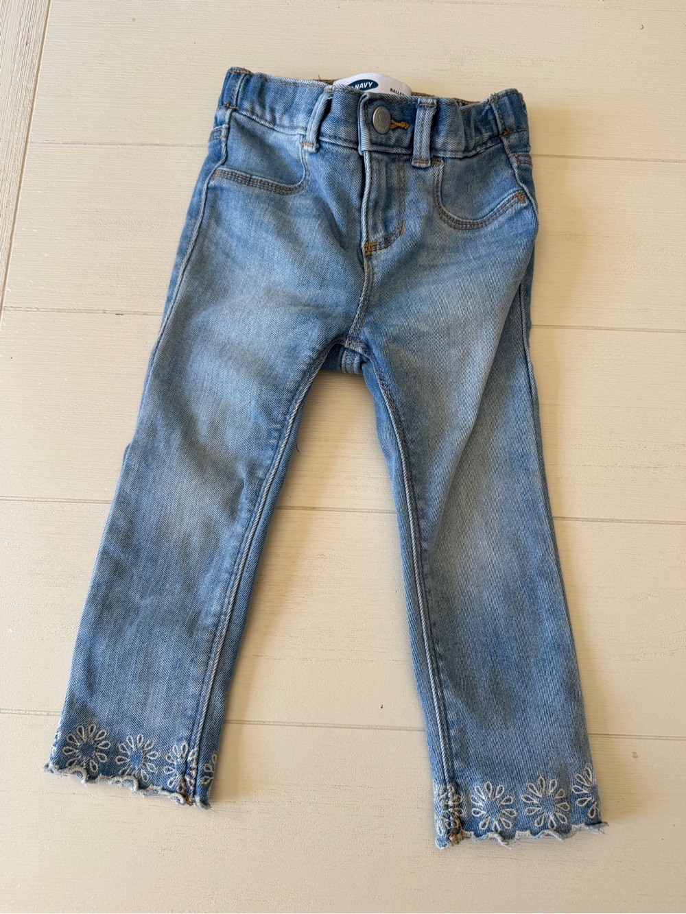 Old Navy 2T Skinny Jeans – Eyelet Hem – Excellent Condition